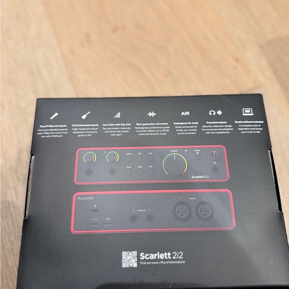 Scarlett 2i2 USB Audio Interface - Red - Picture 4 of 5